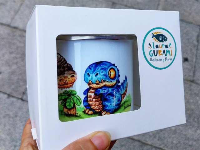 CAJA CON TAZA DE DINOSAURIOS